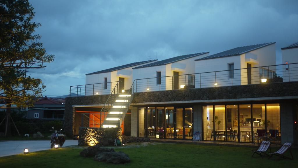 Eridu Cafe N Beds Hotel Seogwipo-stad Buitenkant foto